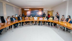 Deputado reforça compromisso dos Precatórios do FUNDEF em encontro de professores com JHC
