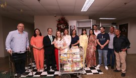 Servidores doam alimentos para a campanha 'Natal sem Fome'