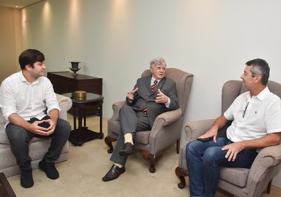 Governador discute ampliação de incentivos para fortalecer o turismo em Alagoas