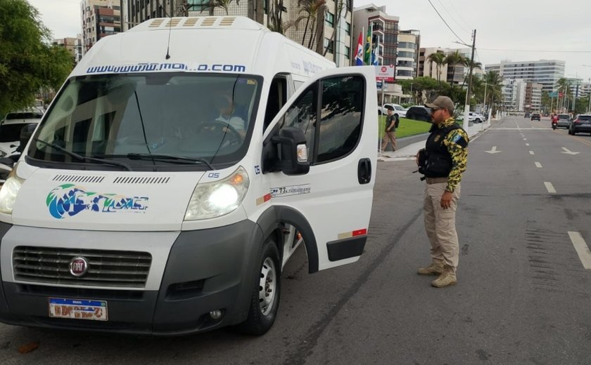 Operação Turismo Clandestino intensifica fiscalização na orla de Maceió