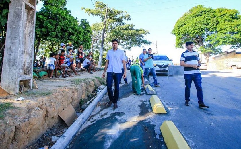 Prefeito Rui Palmeira vistoria obras de infraestrutura em Bebedouro