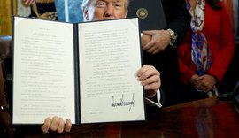 Donald Trump assina ordem para revisar regulamentação financeira