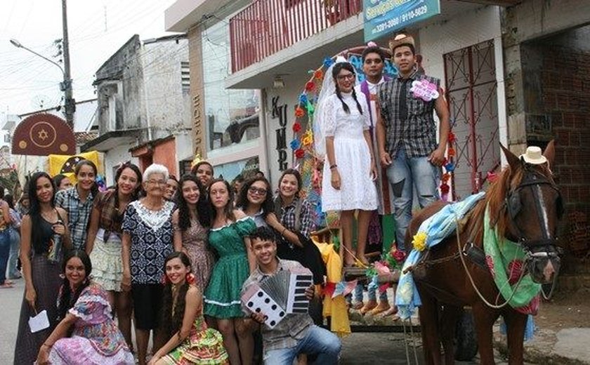 Carroçada Junina marca festejos de alunos da rede estadual de União dos Palmares