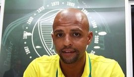 Palmeiras anunciou neste domingo a contratação do volante Felipe Melo