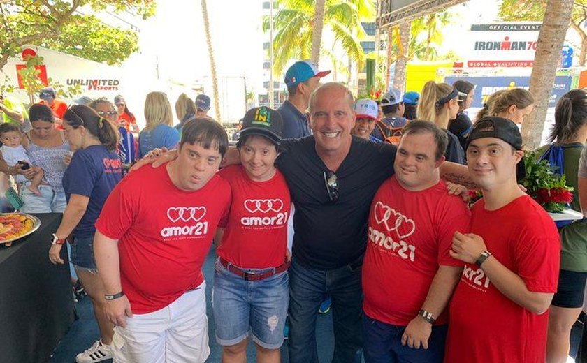 Ministro Onyx Lorenzoni assiste a evento de Triatlo em Maceió