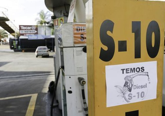 Desconto de R$ 0,46 no diesel nas bombas ainda depende de estoques