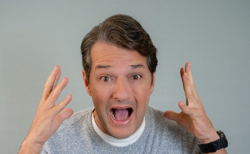 Ator Marcelo Serrado chega a Maceió com seu show de comédia “Terapia”