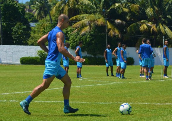 CSA encerra treinos em Maceió, embarca para Salvador e divulga relacionados