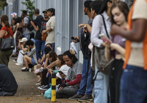 Candidatos enfrentam segundo dia de provas neste domingo