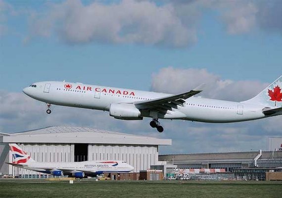 Passageira dorme durante voo e acorda sozinha em avião