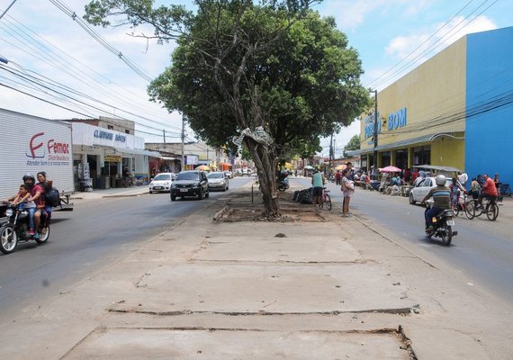 Acidente no Benedito Bentes II deixa mulher ferida