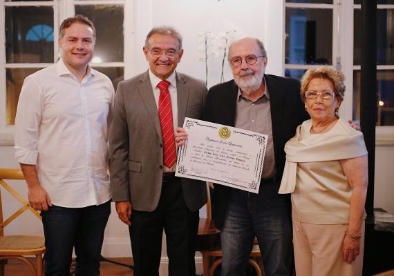 Governador indica Cacá Diegues para receber a Medalha Jorge de Lima