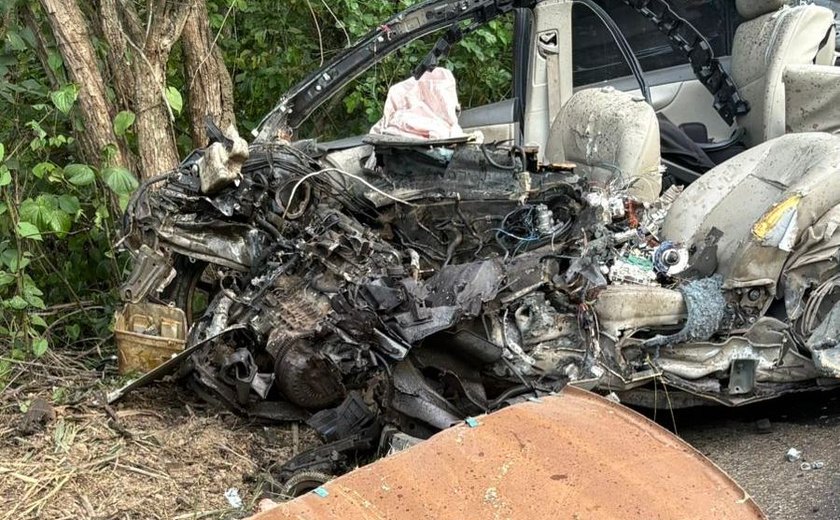 Colisão frontal deixa empresário morto e interdita rodovia em Alagoas