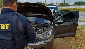 PRF prende homem com carro furtado e sinais adulterados em Rio Largo