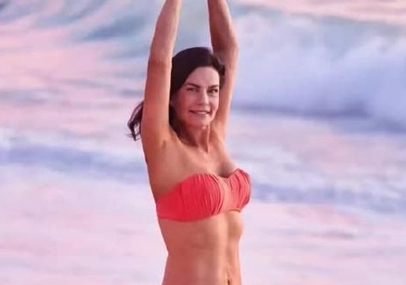 Australiana de 70 anos surpreende com corpo em forma e revela segredo