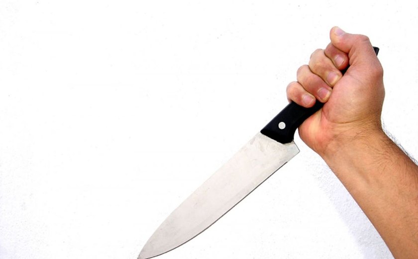 Polícia detém homem suspeito de tentar matar esposa a facadas em Alagoas