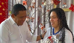 Estudante é premiada como melhor aluna da Escola Estadual Monsenhor Ribeiro Vieira