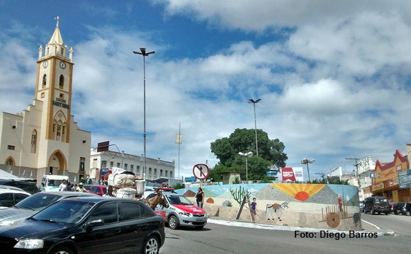 Homem tenta se desfazer de sacola com drogas e é preso em Santana do  Ipanema