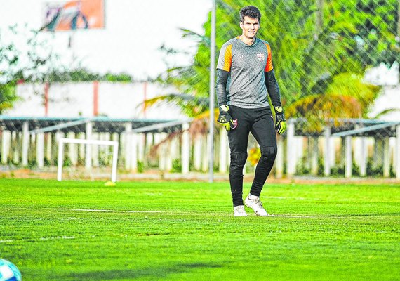 CRB discute saídas e renovação de jogadores