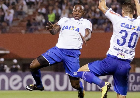 Cruzeiro domina o Sport no Mineirão e entra no G-6 do Brasileiro