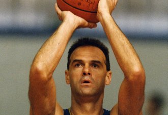 Imprensa internacional repercute a morte de Oscar Schmidt: 'Lenda'