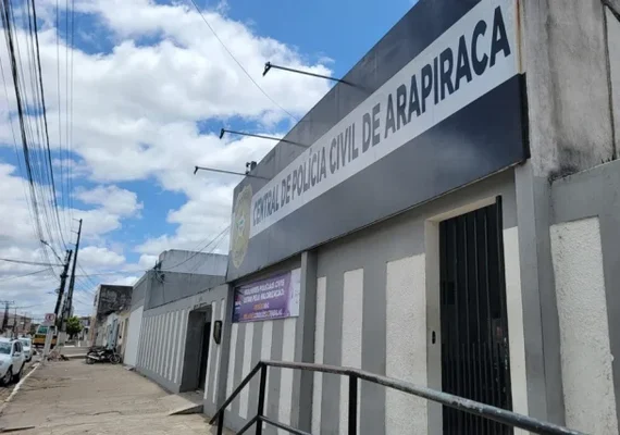 Homem é preso após ameaçar matar ex-companheira e agredi-la com celular em Arapiraca