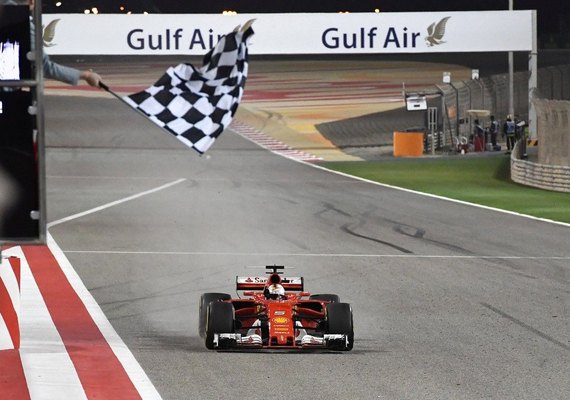 Vettel vence disputa com Hamilton no Bahrein e assume a liderança do campeonato