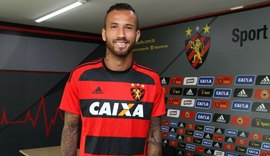 Atacante Leandro Pereira assina contrato e é o novo reforço do Sport