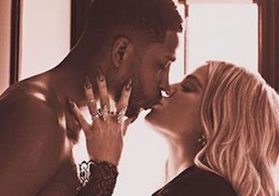 Khloé Kardashian perdoa traição do namorado após dar a luz