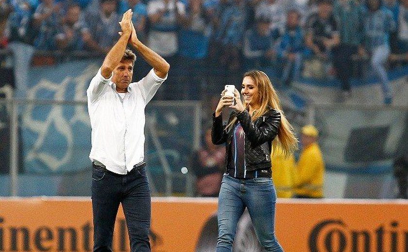 Por entrada de Carol Portaluppi no campo, Grêmio é denunciado no STJD