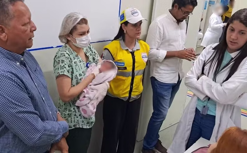 Recém-nascida é resgatada após queda provocada por mãe sob efeito de álcool em Maceió