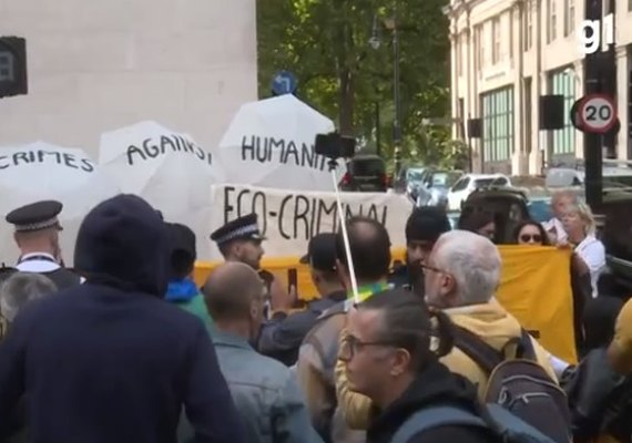Grupo faz protesto contra Bolsonaro em Londres