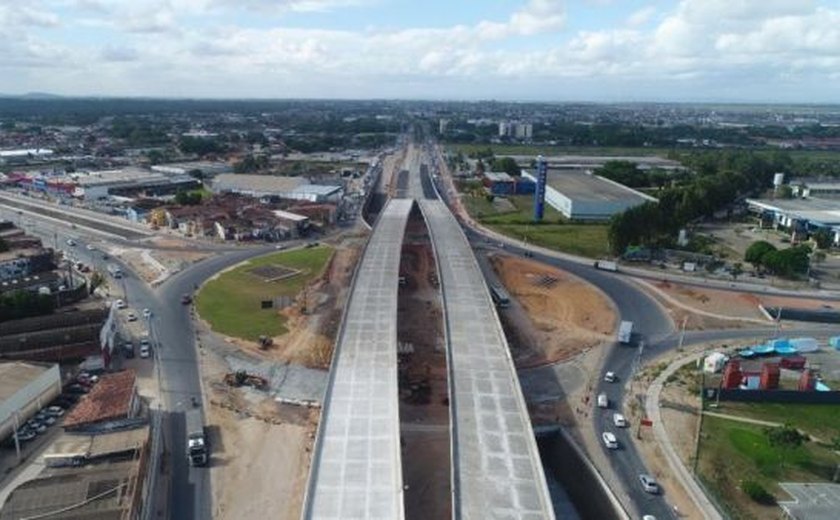 Com obras em fase final, começa a pavimentação do Viaduto da PRF em Maceió
