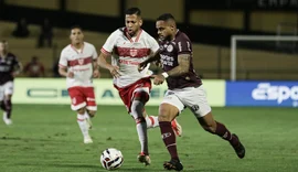 Com um a mais desde o primeiro tempo, CRB perde para a Ferroviária