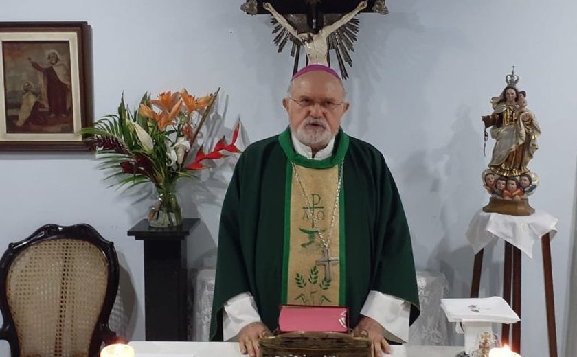 Dom Antônio Muniz esclarece fake news sobre a realização de missas