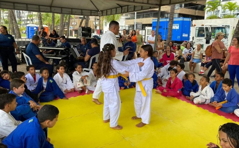 Semsc promove ação com entrega de kits para alunos do Judô na Guarda