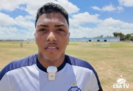 Jovens da base do CSA comentam treinamento com o elenco profissional