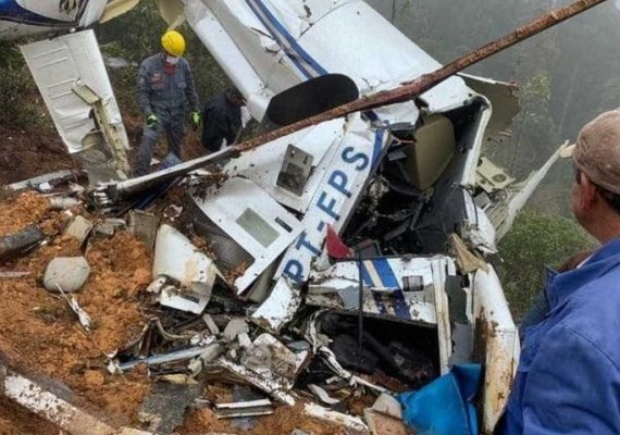 Seis corpos são resgatados após queda de helicóptero