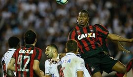 Atlético-PR vence Vasco fora de casa e deixa zona do rebaixamento