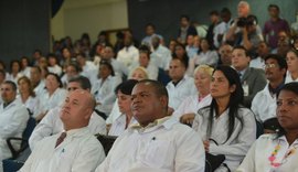 30 médicos cubanos cobram convocação em Alagoas