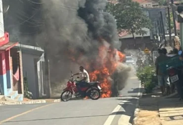 Ônibus pega fogo em via pública no interior de Alagoas