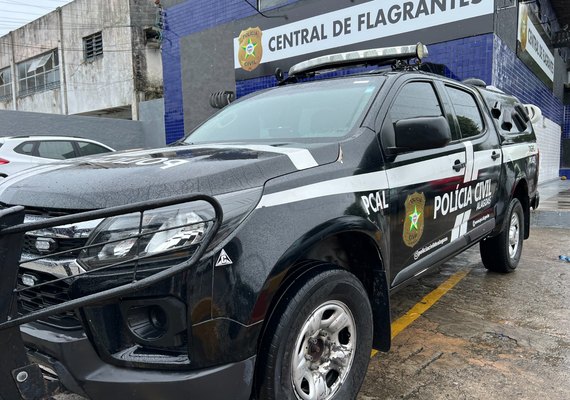 PC autua homem por importunação sexual contra vizinha na Jatiúca
