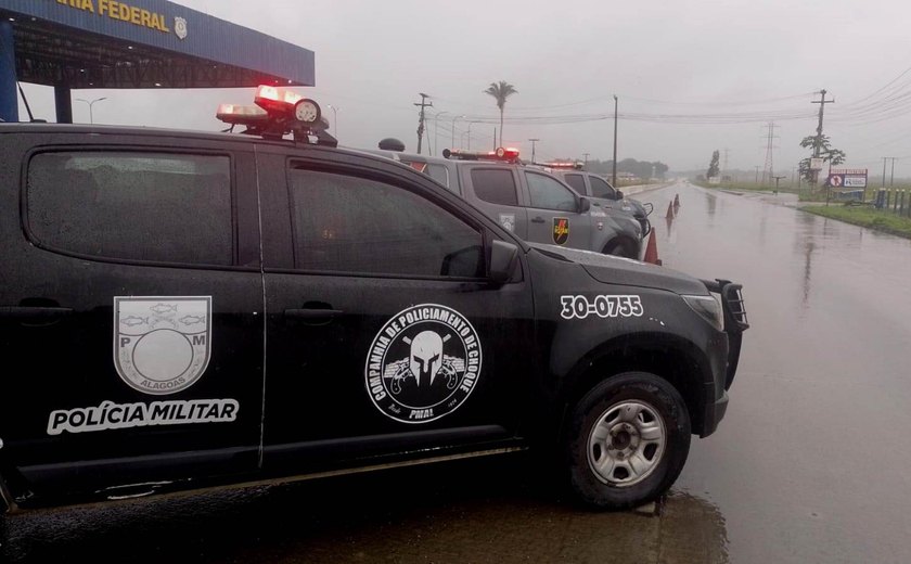 PM encontra drogas em ônibus que transportavam torcida organizada do Botafogo-PB