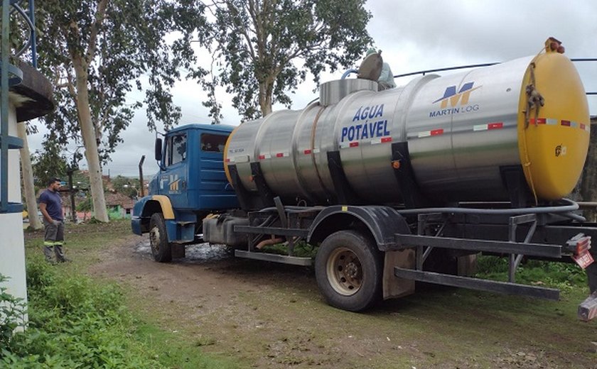 Abastecimento em Maribondo continua sendo realizado por caminhões-pipa