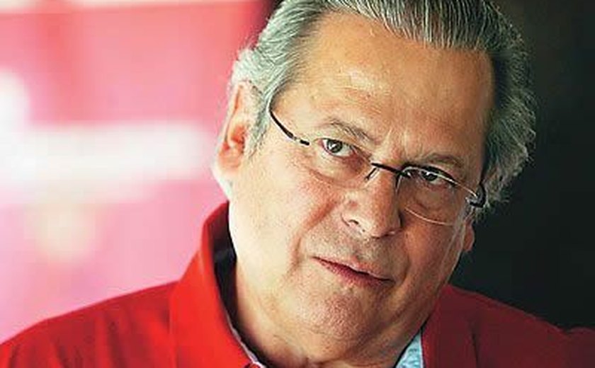 Ex-ministro José Dirceu deixa Complexo Médico-Penal