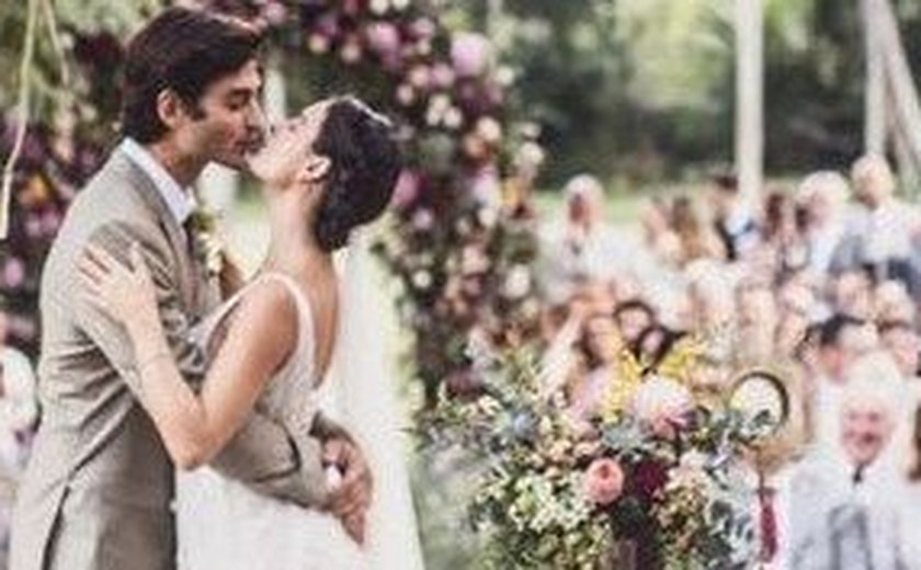 Isis Valverde se casa com André Resende no Rio de Janeiro
