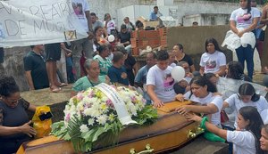 Corpo de adolescente é sepultado em meio a homenagens e protestos por justiça