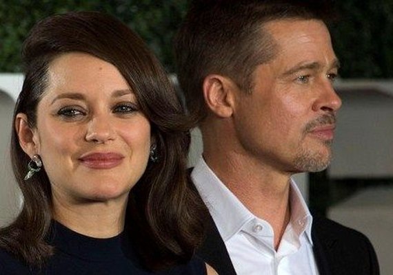 Pitt posa ao lado de Marion Cotillard, apontada como o pivô da separação de Jolie