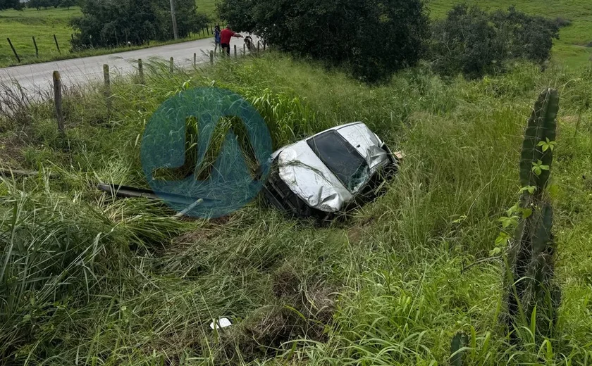 Acidente com Toyota Hilux deixa motorista ferido em Arapiraca