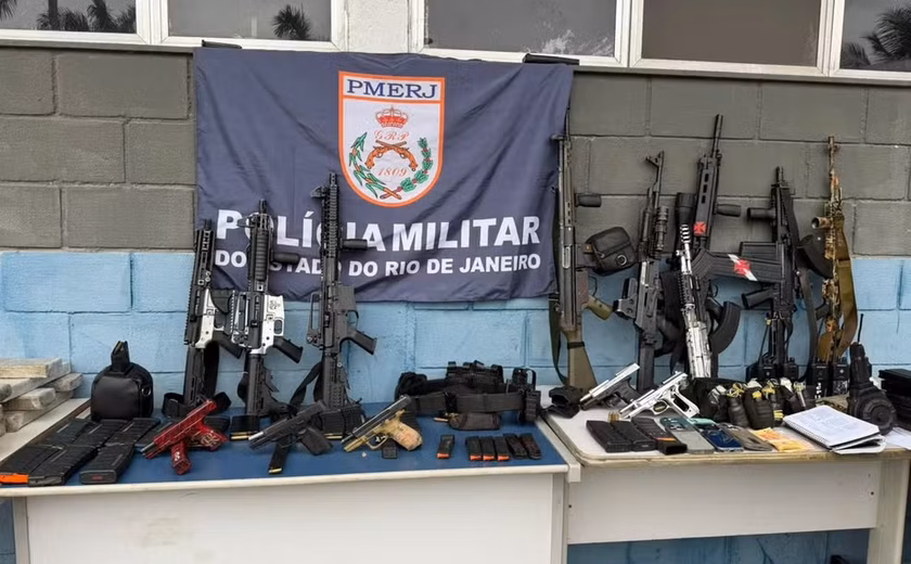 Operação da PM na Maré tem 12 baleados; homem morre, 2 adolescentes e policial são atingidos